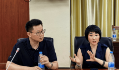 <b>消息工程学院党委王强代表院方对泰迪智能科技</b>