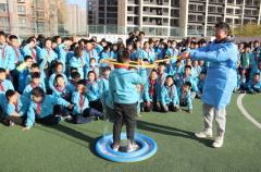 伴跟着蘑菇云逐步消